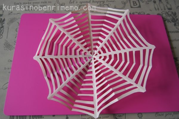蜘蛛の巣の切り絵を折り紙で作ってみた 想像以上にリアルだよ 暮らし便利手帖