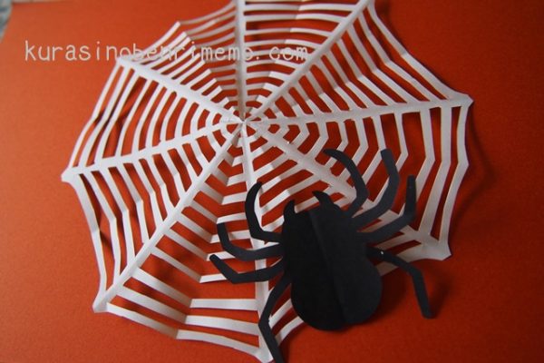 蜘蛛の切り絵を折り紙で作ってみよう 子供と一緒に簡単工作 暮らし便利手帖